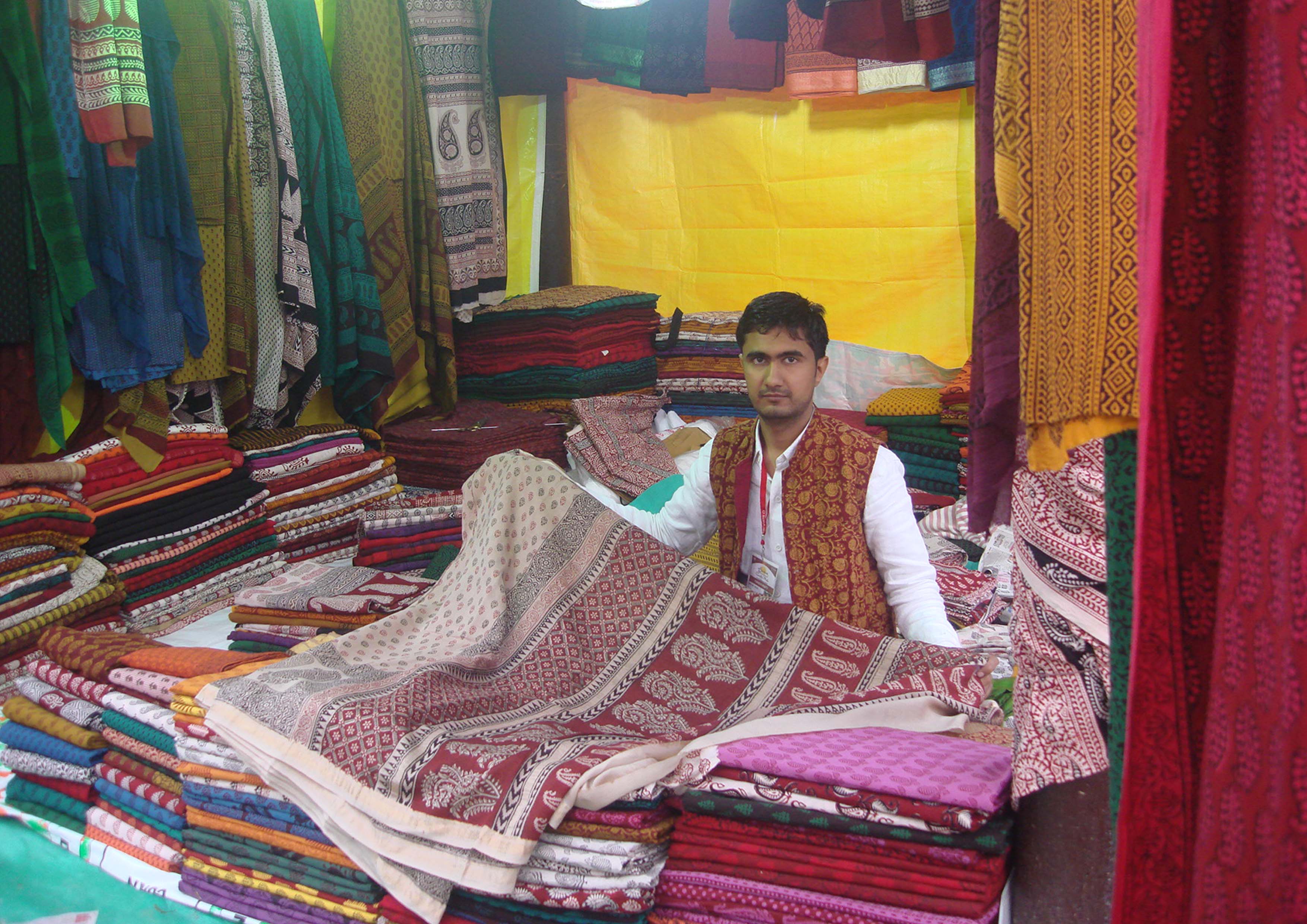Jaipuri Hand-Block Print vs Luxury Sateen Bedsheets: Heritage Art vs Modern Silkiness